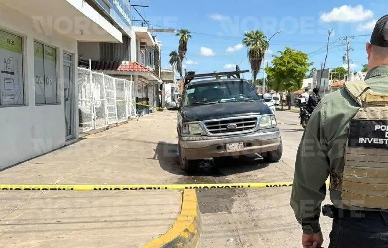 $!Automovilista muere tras sufrir aparente paro cardíaco en Los Mochis