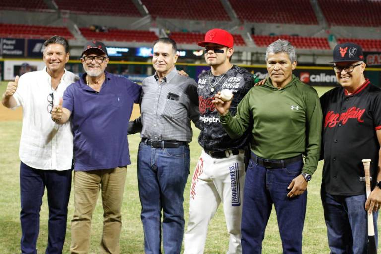 Rinde Venados homenaje a la trayectoria del fotoperiodista Andrés García