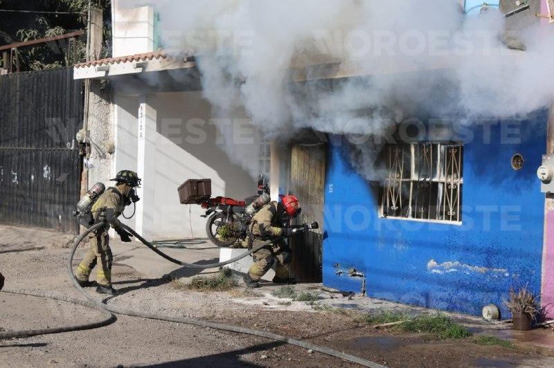 $!Se incendia vivienda en la Colonia Flores Magón, en Mazatlán; evacuan centro de rehabilitación de mujeres