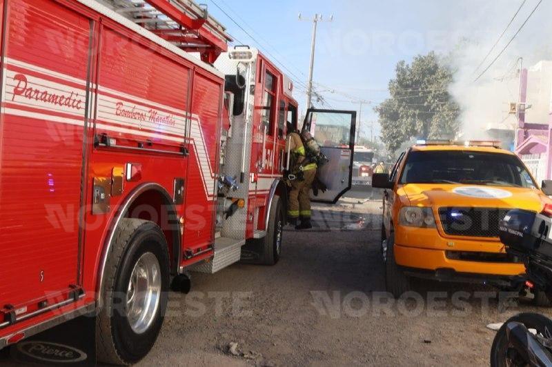 $!Se incendia vivienda en la Colonia Flores Magón, en Mazatlán; evacuan centro de rehabilitación de mujeres