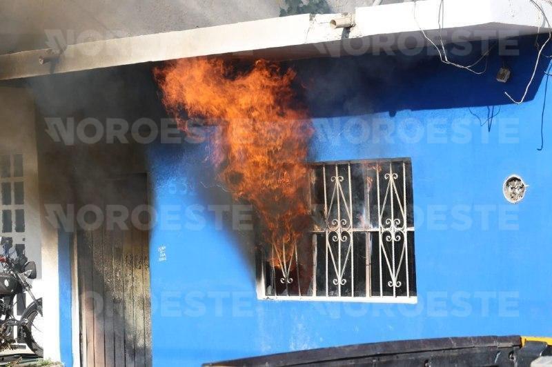 $!Se incendia vivienda en la Colonia Flores Magón, en Mazatlán; evacuan centro de rehabilitación de mujeres