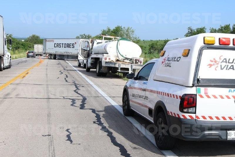 $!Muere conductor tras brutal choque frontal contra un tráiler en la autopista Tepic-Mazatlán