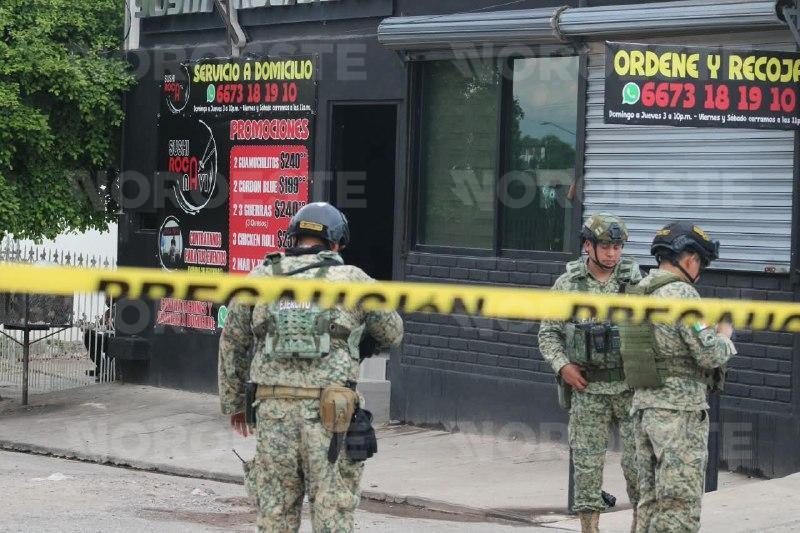 $!Balean e incendian negocio de venta de sushi en la Lázaro Cárdenas, en Culiacán
