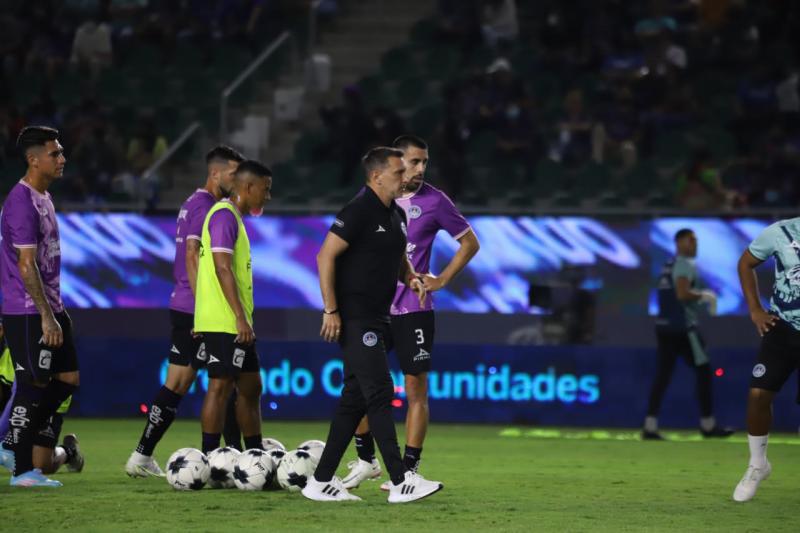 $!Duelo padre vs hijo: Chaco y Santiago Giménez se enfrentan en el Kraken por primera vez