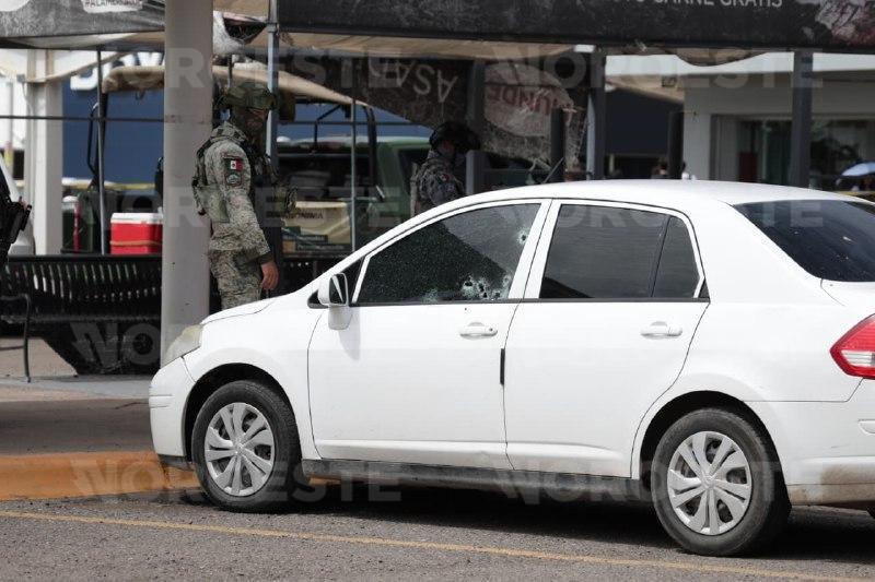 $!Asesinan a balazos a un hombre frente a supermercado en el Desarrollo Urbano Tres Ríos, Culiacán