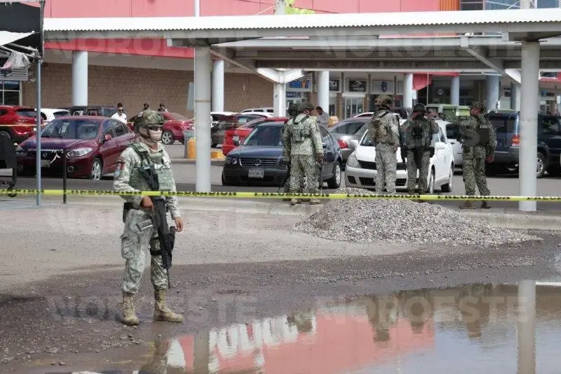 $!Asesinan a balazos a un hombre frente a supermercado en el Desarrollo Urbano Tres Ríos, Culiacán