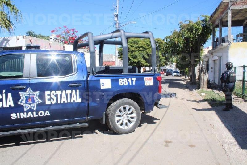 $!Persecución policial en Los Ángeles deja un vehículo asegurado y al menos un detenido, en Culiacán