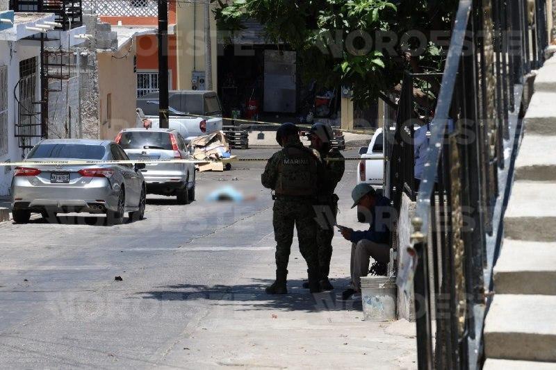 $!Homicidio en el Centro de Mazatlán: asesinan a un hombre a tiros este viernes