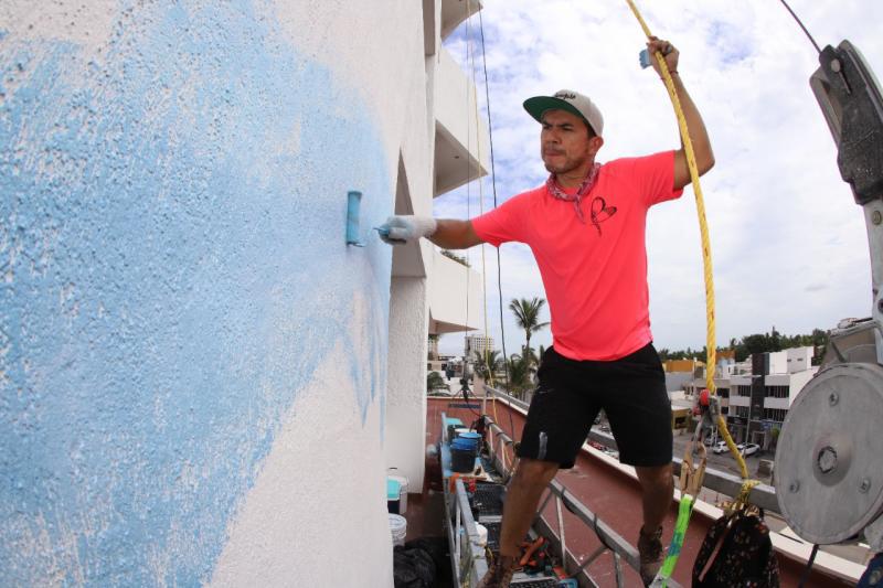 $!Sergio Ramírez lleva su arte a Mazatlán al pintar su primer mural