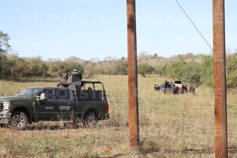 $!Localizan a hombre sin vida en parcela de la carretera Vainillo-El Recodo, en Mazatlán