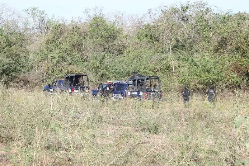 $!Localizan a hombre sin vida en parcela de la carretera Vainillo-El Recodo, en Mazatlán