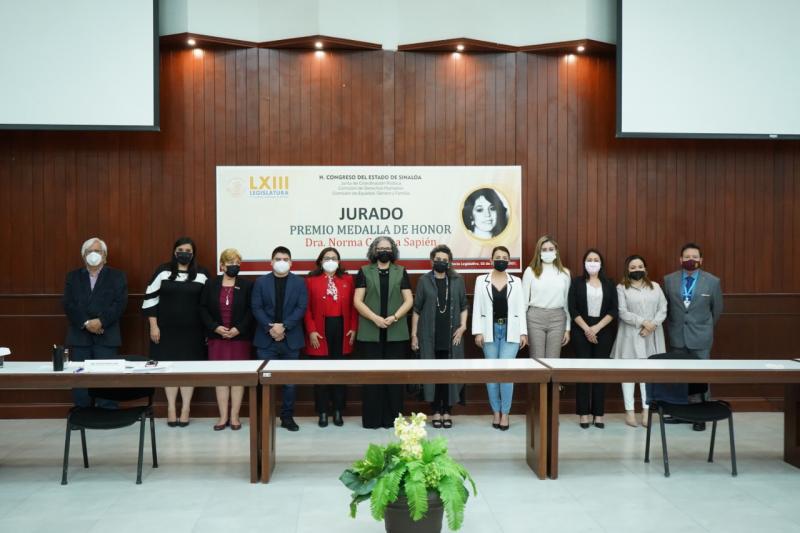 $!‘Es para todas las mujeres que alzan la voz’: Dulcina Parra, ganadora de la Medalla Norma Corona Sapién