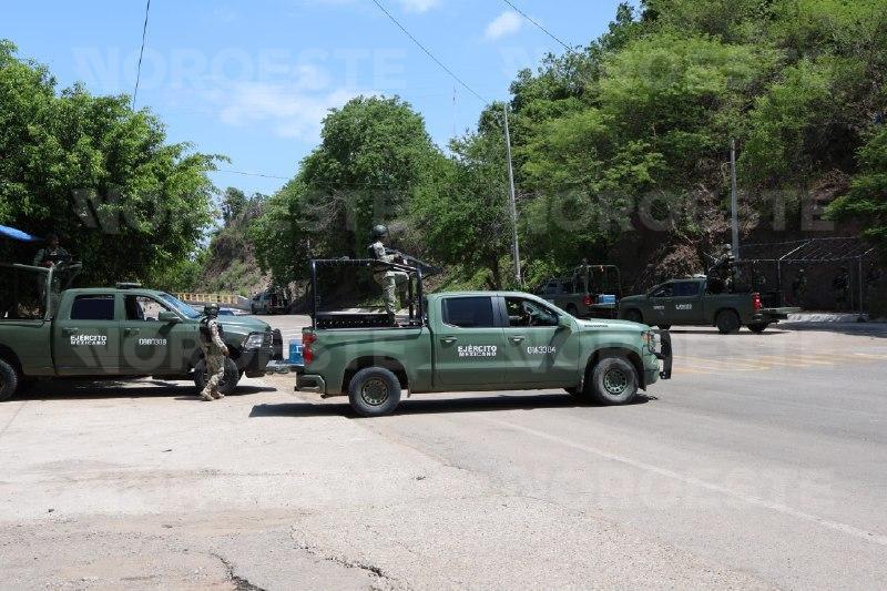 $!Ejército asegura artefacto explosivo artesanal oculto en las letras de El Puente de El Quelite, al norte de Mazatlán