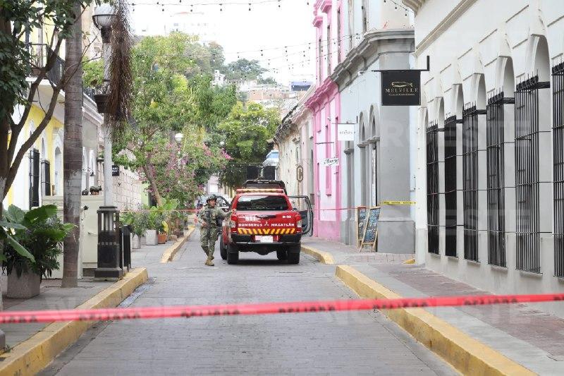 $!Fuga de gas obliga cierre de calles del Centro Histórico de Mazatlán