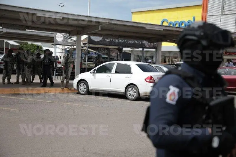 $!Asesinan a balazos a un hombre frente a supermercado en el Desarrollo Urbano Tres Ríos, Culiacán