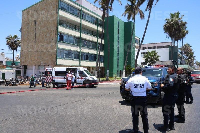 $!Fuga de gas moviliza a cuerpos de auxilio y provoca evacuación en clínica del IMSS en Mazatlán