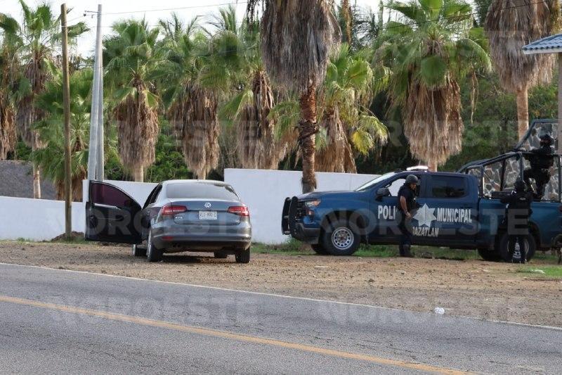 $!Ataque armado dentro de restaurante deja una mujer asesinada y tres heridos en El Habal, al norte de Mazatlán