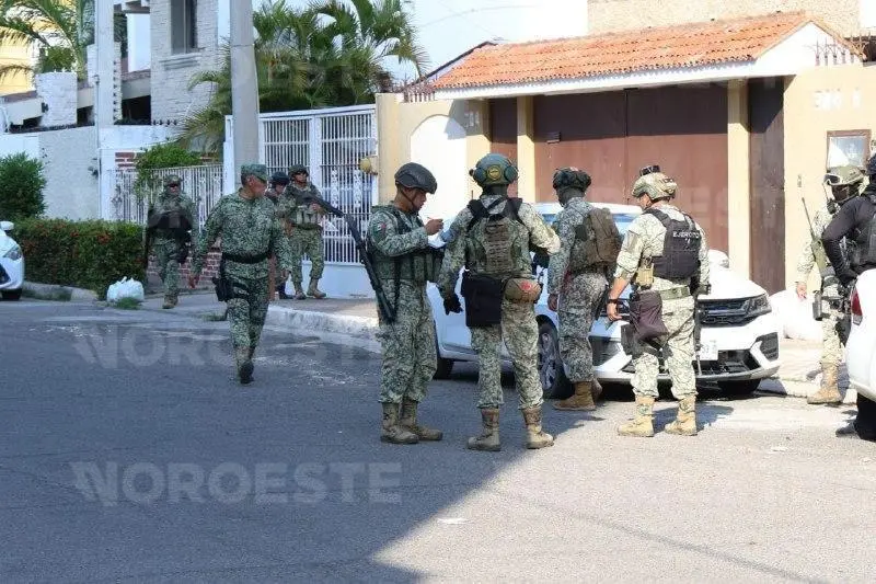 $!Asesinan a dos hombres dentro de un vehículo en la colonia Ferrocarrilera de Mazatlán