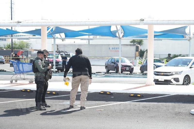 $!Reportan disparos y presunta privación de libertad frente a supermercado en Mazatlán