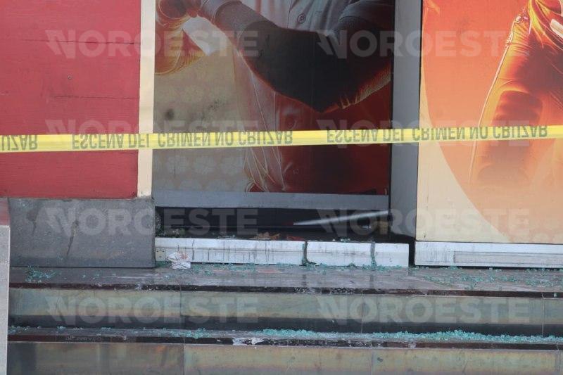 $!Investiga Fiscalía incendio provocado en casino de Culiacán tras muerte de empleada