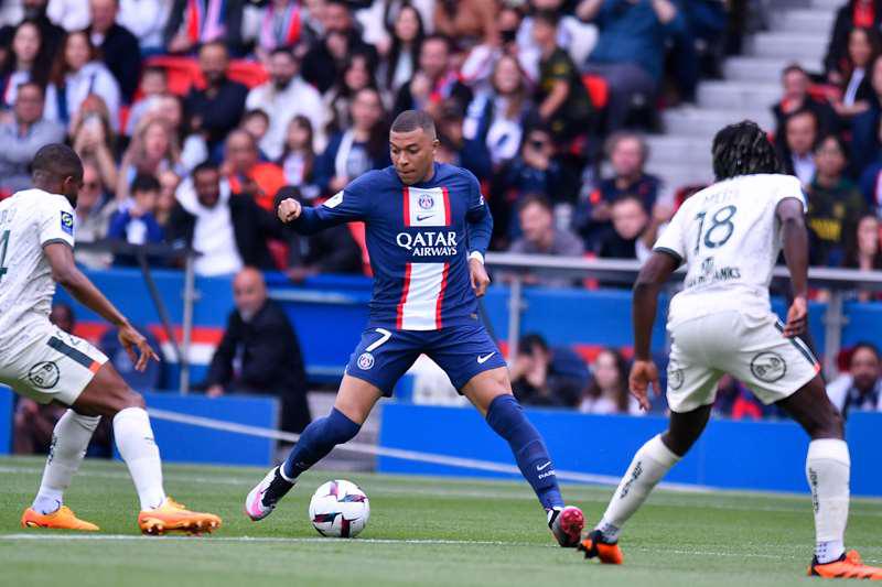 $!El PSG juega uno de sus peores partidos y sale abucheado