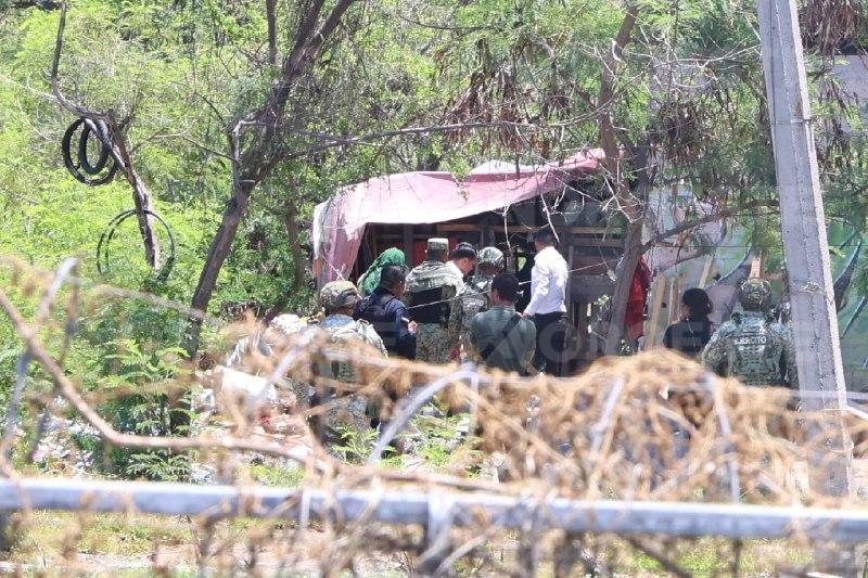 $!Hallan a pareja asesinada dentro de vivienda improvisada en la colonia Jacarandas de Mazatlán