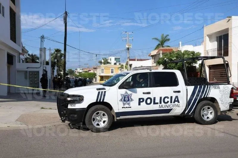 $!Asesinan a dos hombres dentro de un vehículo en la colonia Ferrocarrilera de Mazatlán