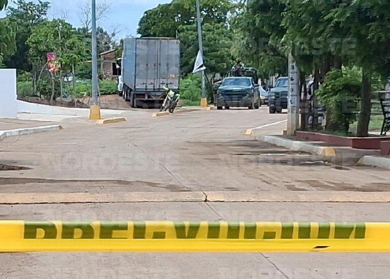 $!Autoridades despliegan operativo tras incursión armada en El Chilillo, al norte de Mazatlán; hallan auto baleado