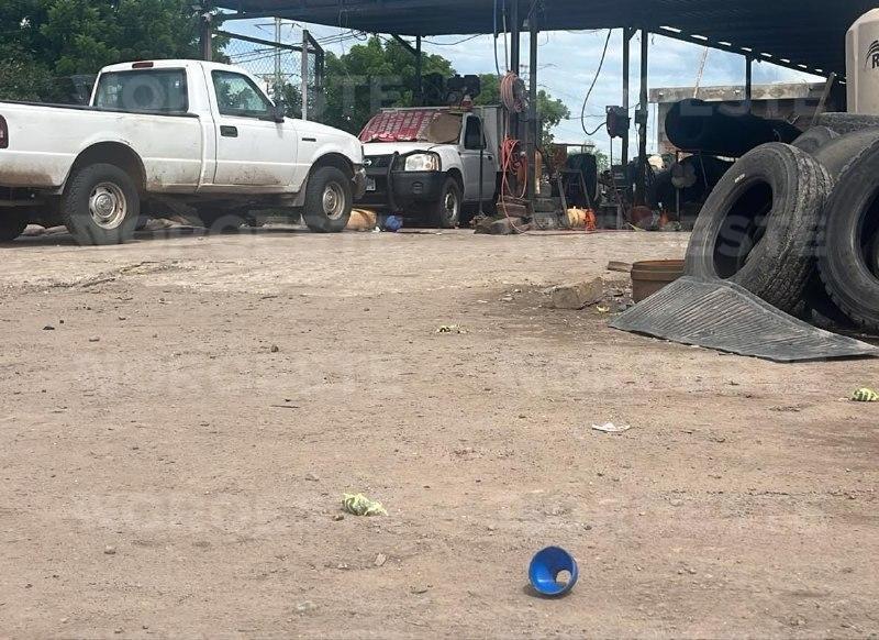 $!Ataque a balazos en llantera de Villa Unión deja un muerto y un herido grave