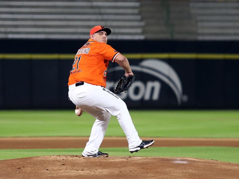 $!En el Día de Héctor Espino Naranjeros se impone a Águilas en el Sonora