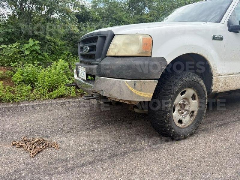 $!Reportan balacera y dos muertos; hallan camioneta abandonada entre Imala y Sanalona, en Culiacán