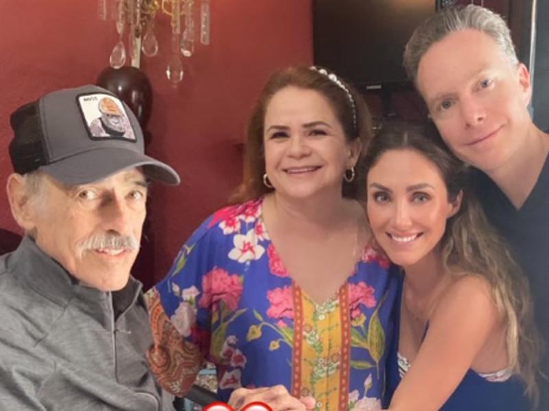 $!Brinda Anahí apoyo económico a Andrés García para los cuidados que requiere