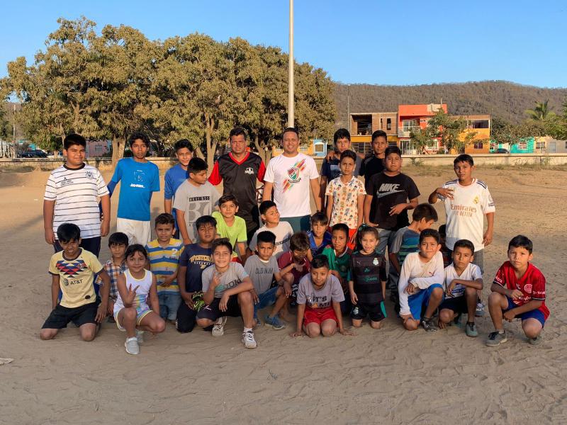 $!Clínicas de futbol arrancan con éxito en Valles de Urías