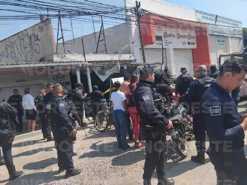 $!Hieren de bala a un hombre en una central de autobuses sobre el Libramiento Colosio, en Mazatlán