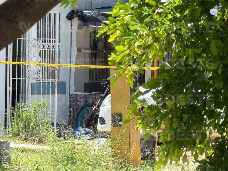 $!Matan a hombre a balazos en la cochera de su casa en Urbivilla del Real, Mazatlán