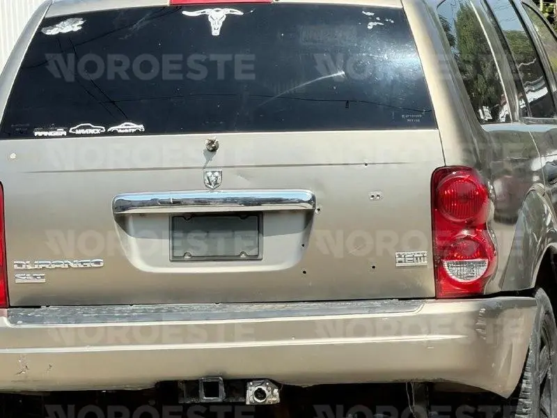 $!Disparan contra camioneta estacionada en la colonia Juárez de Mazatlán