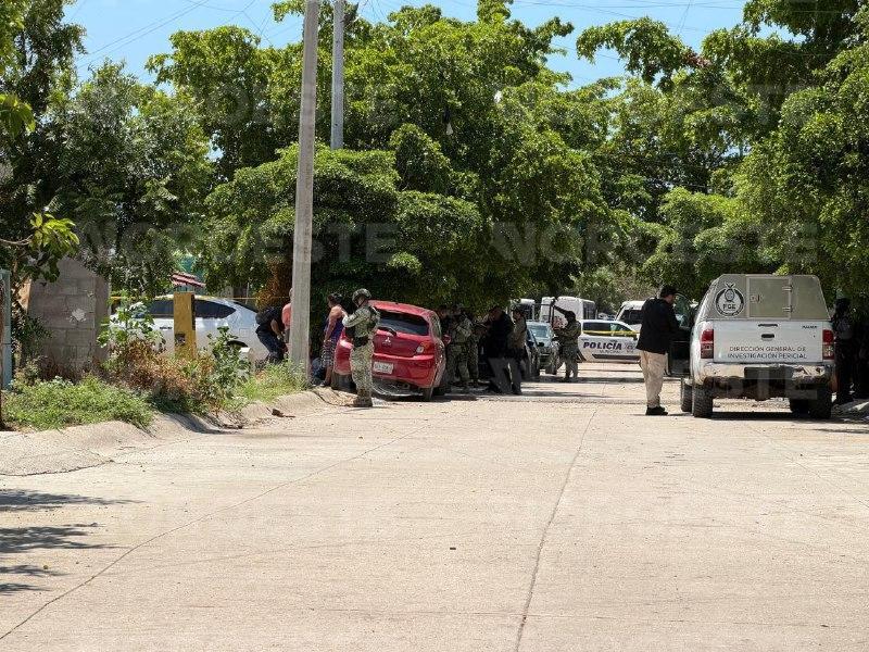 $!Matan a hombre a balazos en la cochera de su casa en Urbivilla del Real, Mazatlán