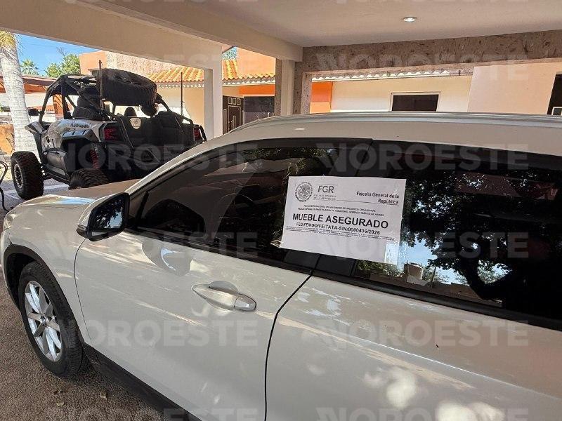 $!Cateos federales en Laguna Colorada, Culiacán, dejan una mujer detenida, tres vehículos y un inmueble asegurados