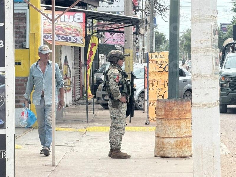$!Militares interceptan motocicleta y Honda en Culiacán; persecución termina con un herido y tres detenidos