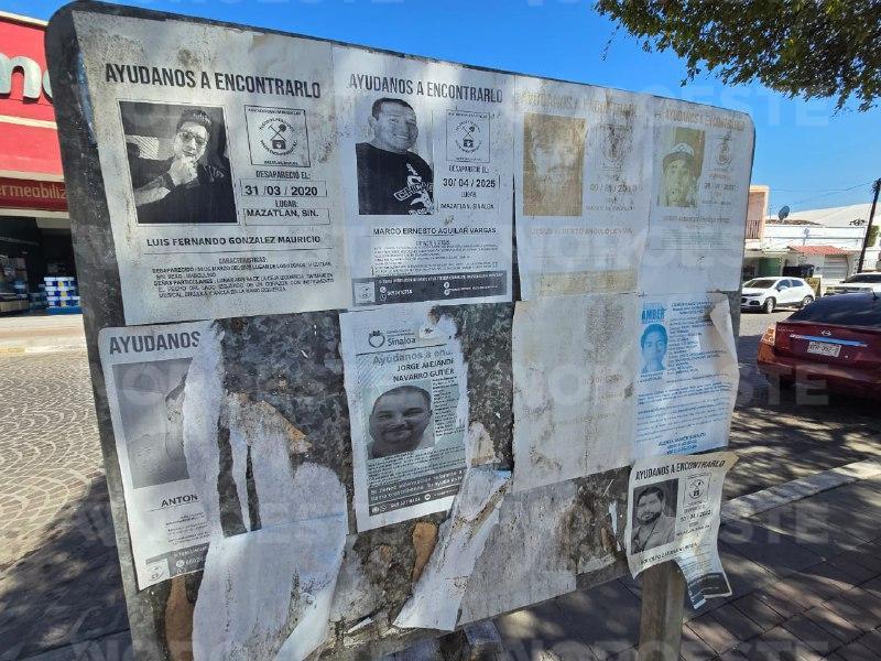 $!Colectivos de búsqueda en Rosario tapizan espacios públicos con fichas de desaparecidos