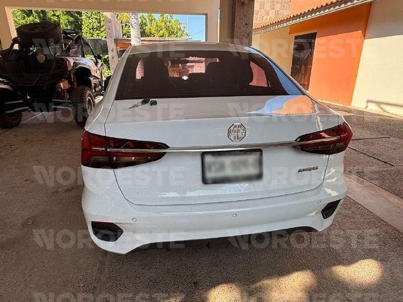 $!Cateos federales en Laguna Colorada, Culiacán, dejan una mujer detenida, tres vehículos y un inmueble asegurados