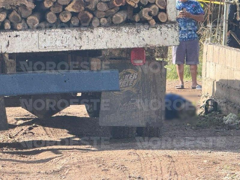 $!Matan a adulto mayor junto a camión cargado de leña en el fraccionamiento Las Cerezas, Culiacán