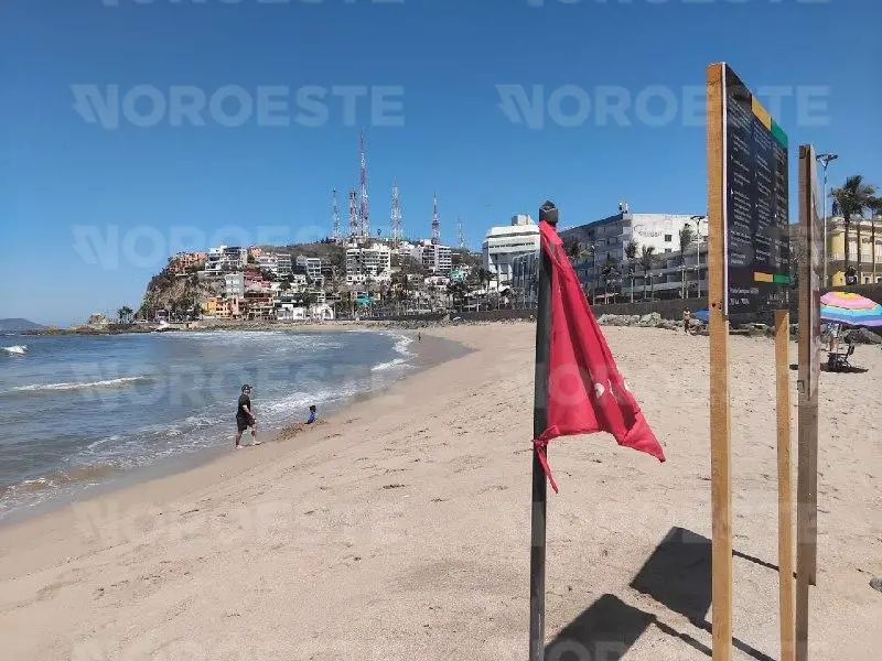$!Llama Escuadrón Acuático a evitar meterse al mar por presencia de Mar de Fondo