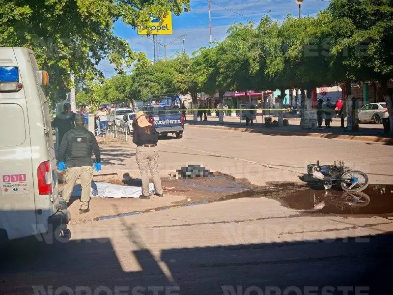 $!Asesinan a hombre frente a la Sindicatura de Villa Juárez; una mujer resultó herida