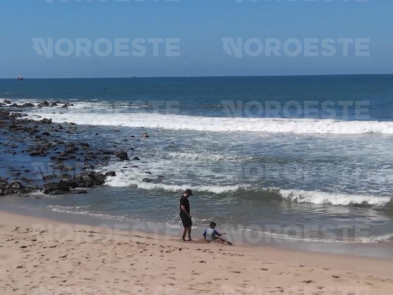 $!Llama Escuadrón Acuático a evitar meterse al mar por presencia de Mar de Fondo