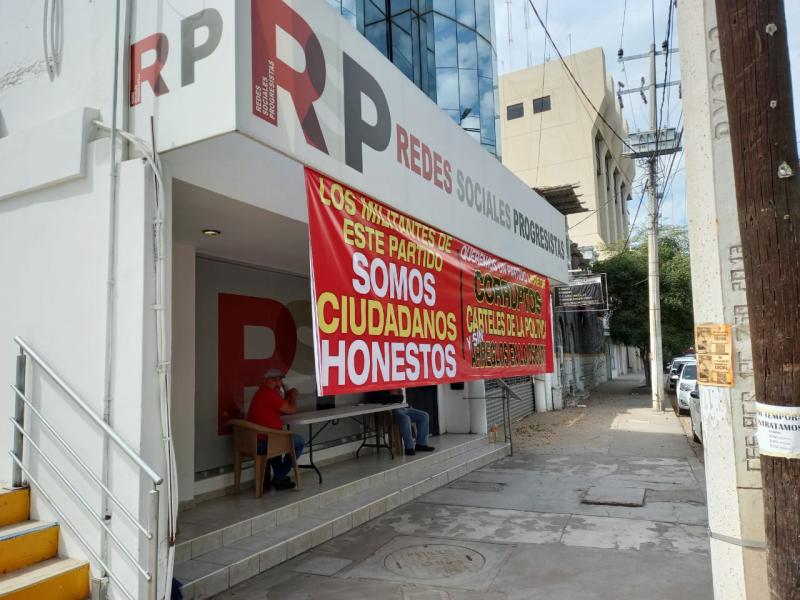 $!‘Titubea’ Redes Sociales Progresistas sobre candidatura de Lucila Ayala; militantes toman oficinas