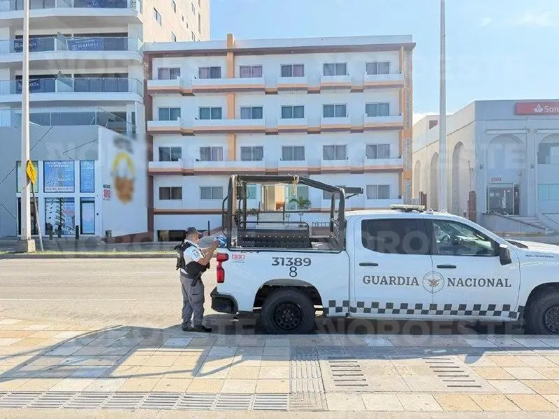 $!Asesinan a dos hombres dentro de un hotel en Mazatlán; uno era agente de la Guardia Nacional