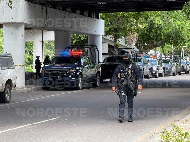 $!Hallan cuerpo embolsado bajo puente Aquiles Serdán en el Malecón Viejo de Culiacán