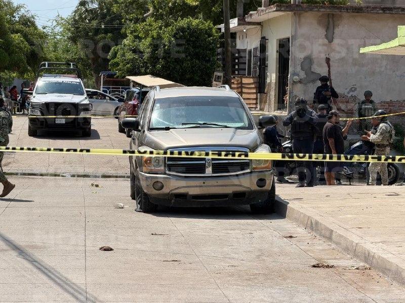 $!Disparan contra camioneta estacionada en la colonia Juárez de Mazatlán