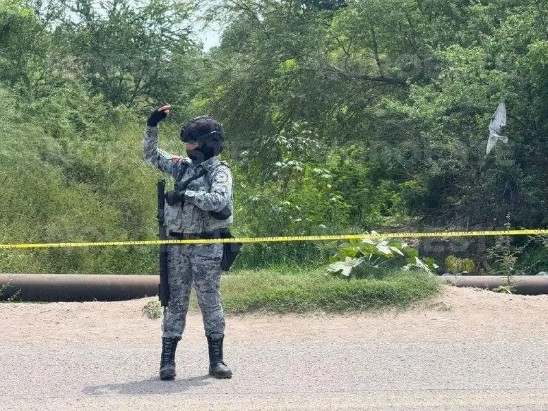 $!Hombres armados persiguen y asesinan a un hombre en Villa Juárez, Navolato